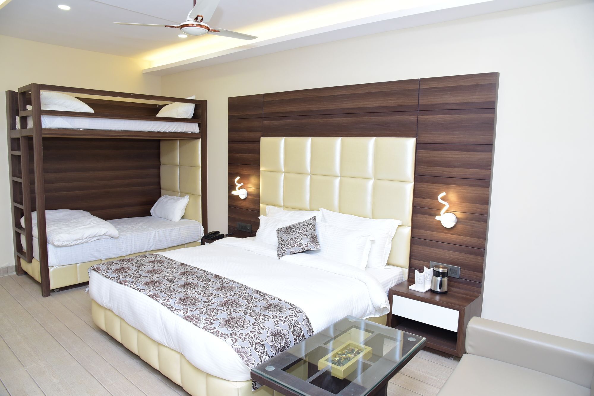 Moments Hotel Lucknow Eksteriør billede