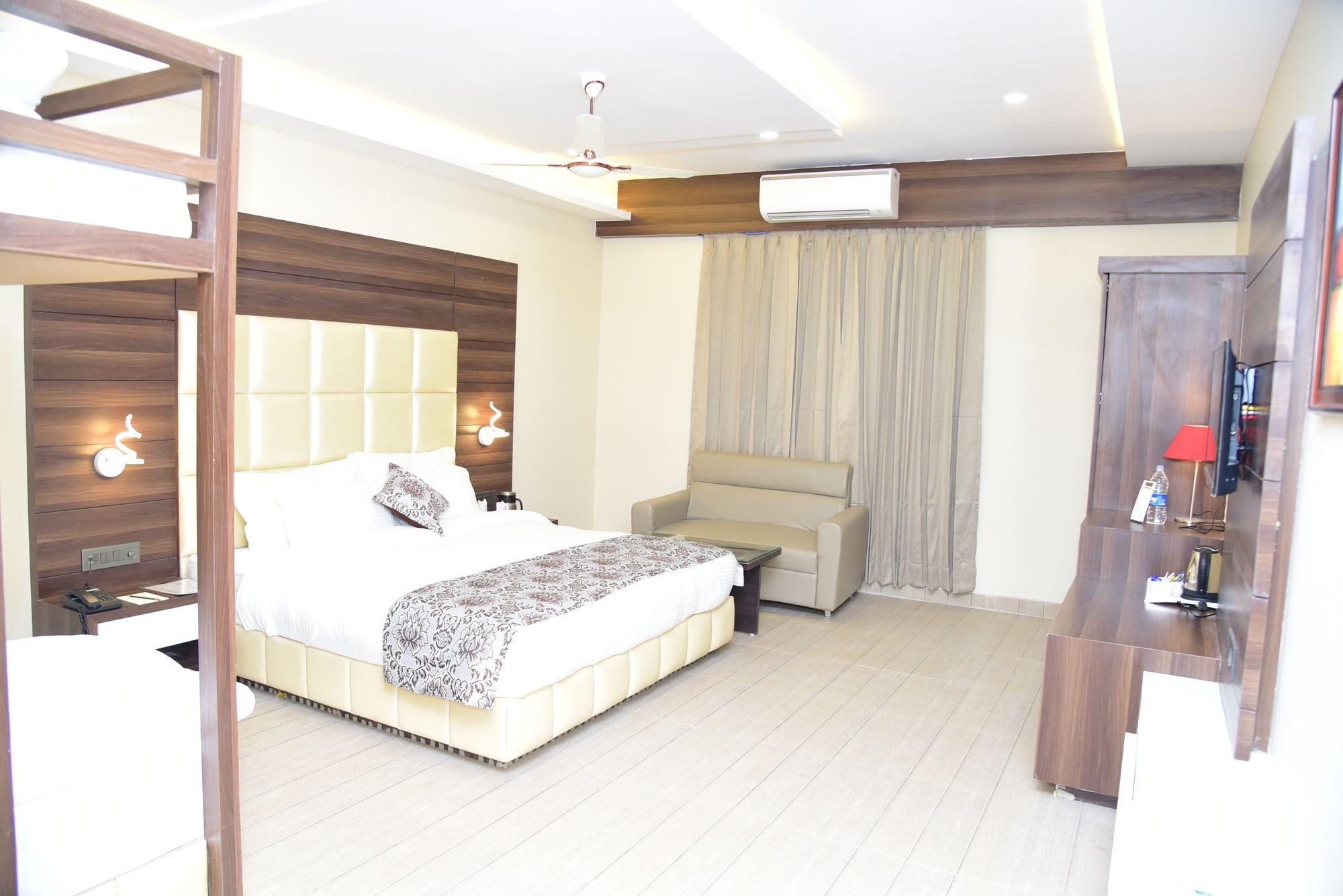 Moments Hotel Lucknow Eksteriør billede