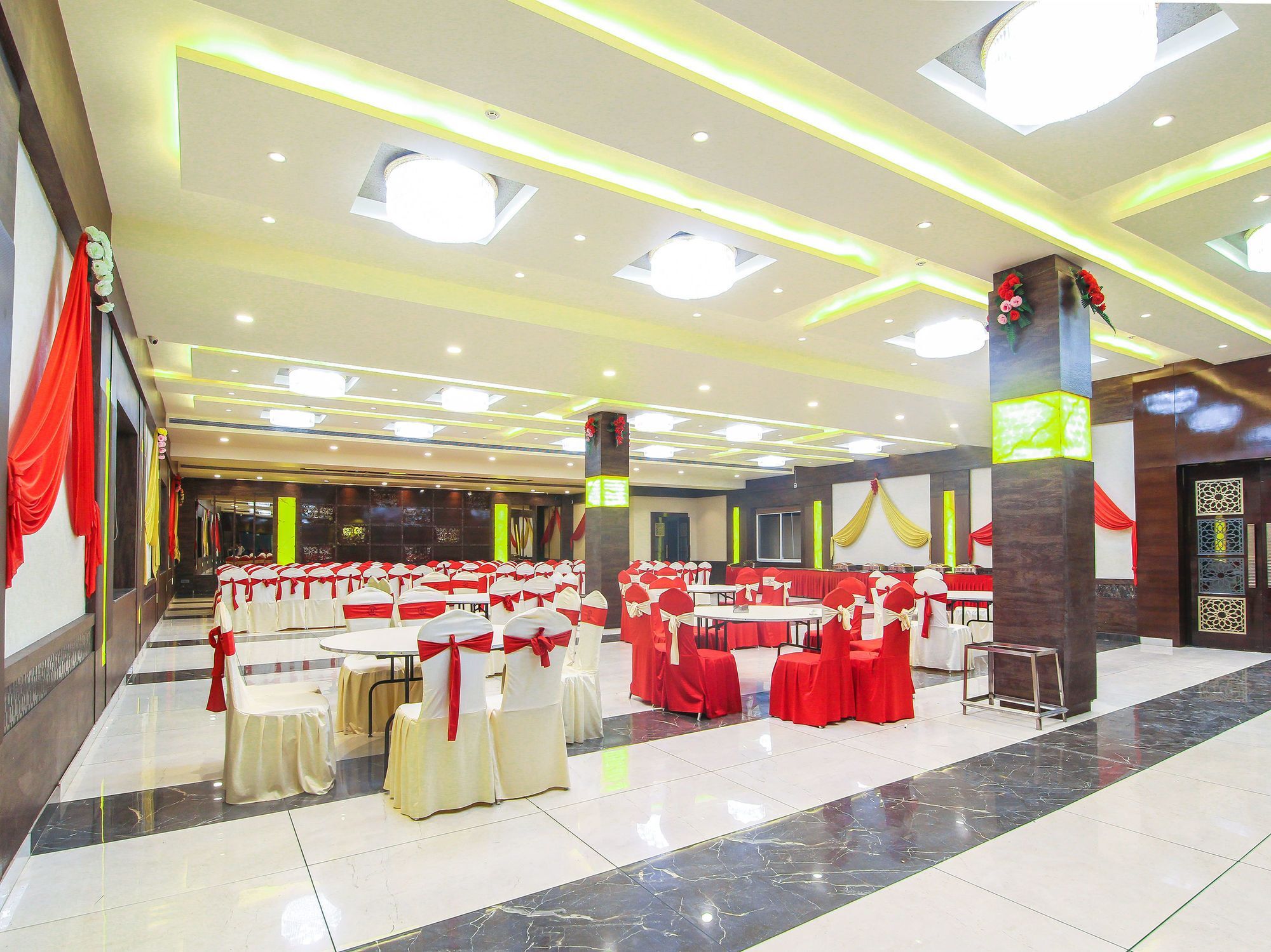 Moments Hotel Lucknow Eksteriør billede
